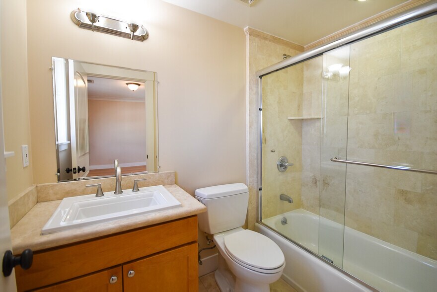 Building Photo - 1705 Palm Ave