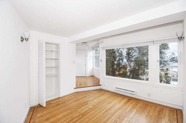 Primary Photo - 267 Green St