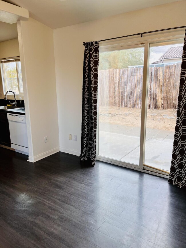 Building Photo - 4 Bedroom, 2 Bath Home with Attached Garag...