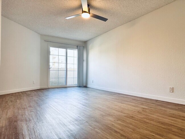 Interior Photo - 5050 Klump Ave