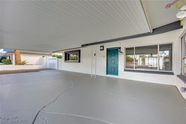 Building Photo - 2325 Sombrero Dr