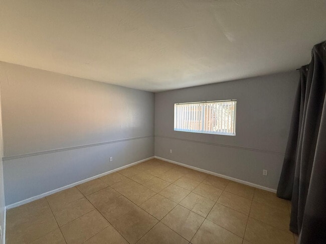 Building Photo - 126 W Loma Vista Dr