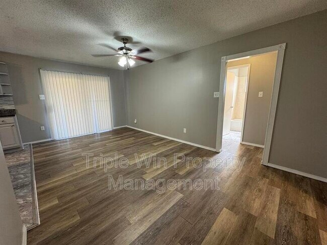 Building Photo - 513 Coachway Ln
