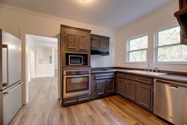 Building Photo - 65 Nason St