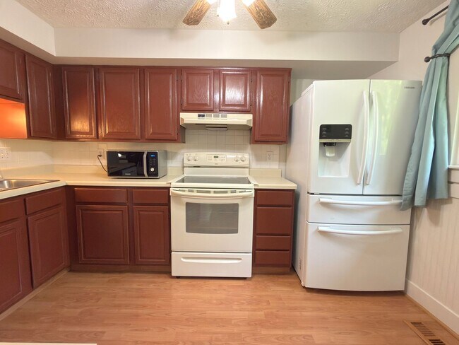 Building Photo - 5519 Inverness Woods Ct