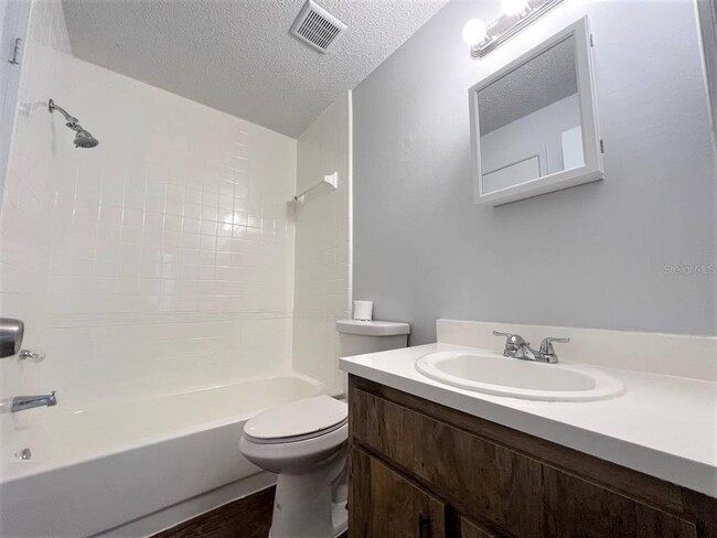 Building Photo - 3147 Bloomingdale Villas Ct
