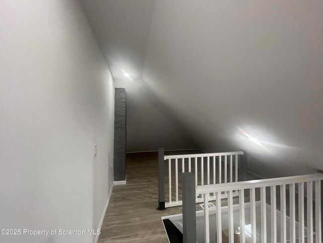 Building Photo - 608 N Sumner Ave