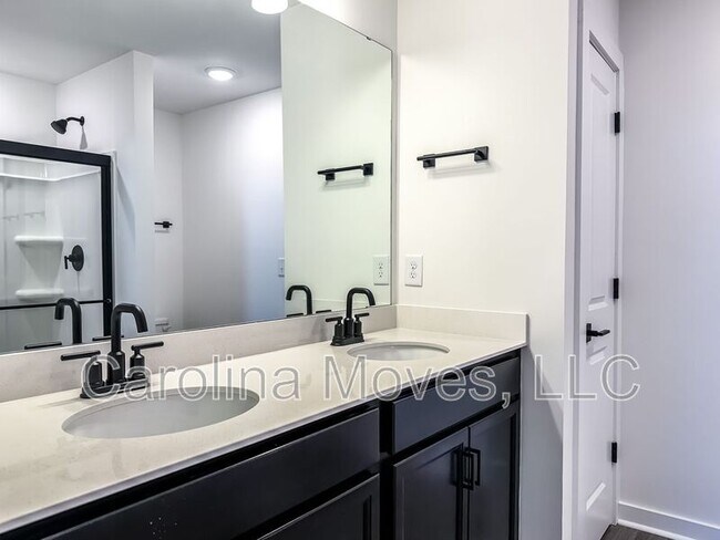 Building Photo - 1431 Darrowby Way