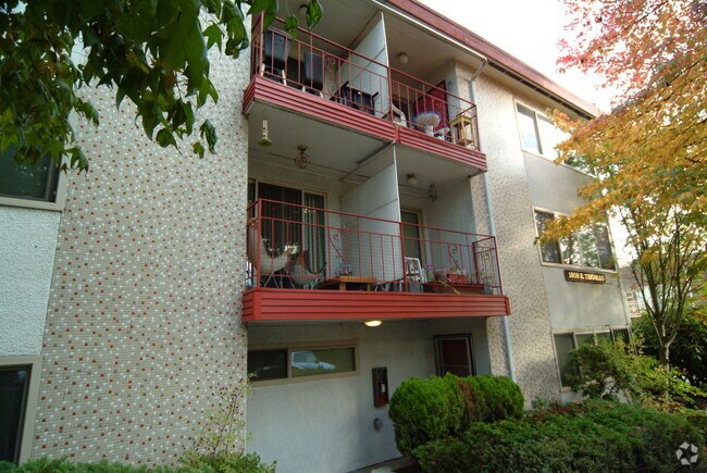 Building Photo - Thomas St