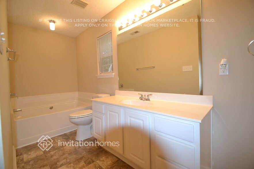 Building Photo - 10426 Northwoods Forest Dr