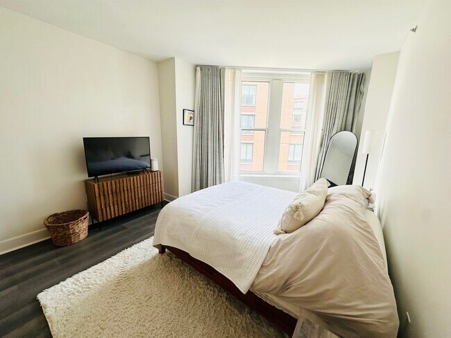 Building Photo - 1125 Maxwell Ln