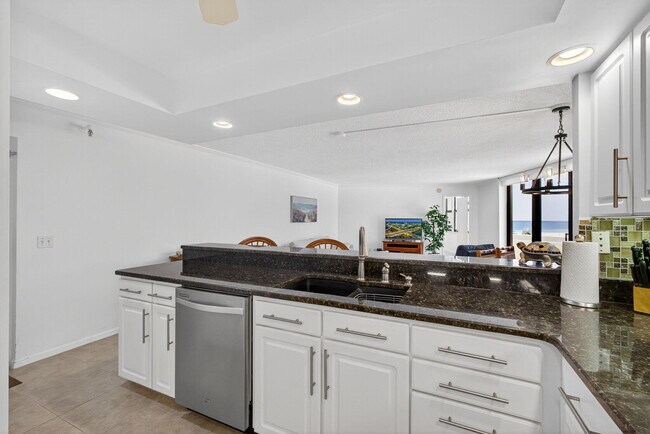 Building Photo - 2800 N Ocean Dr