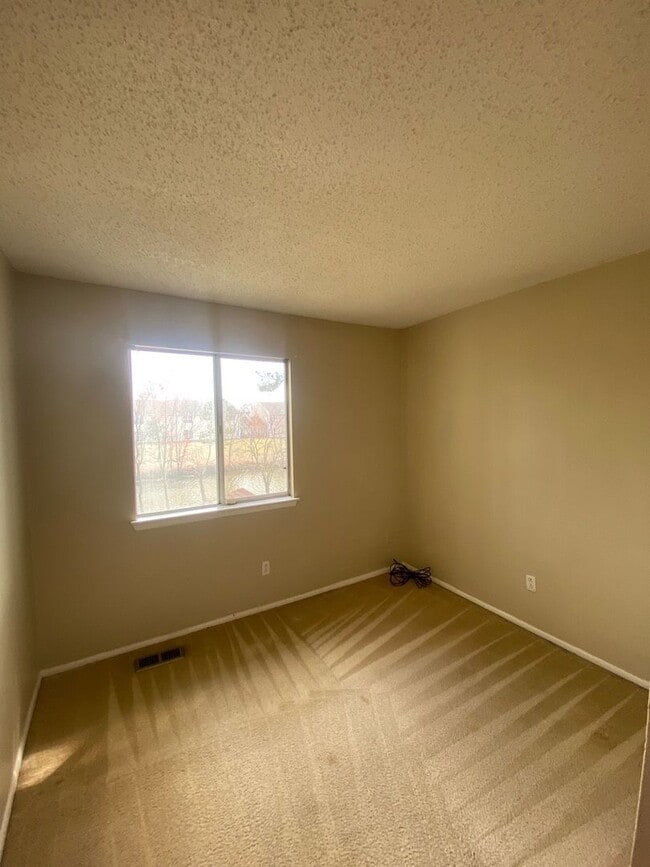Building Photo - ? Move-In Ready 3BR Townhome | Ask About Our ZERO Deposit! ?