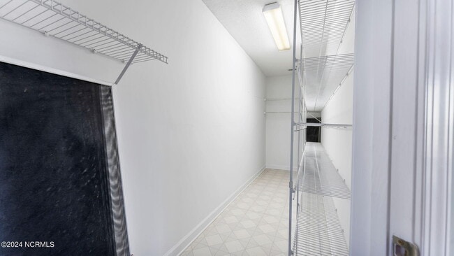 Building Photo - 11 Whisper Lake Dr