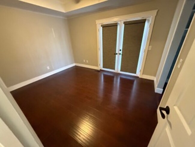 Building Photo - Remodeled Single Story 3 Bedroom/2 Bathroo...