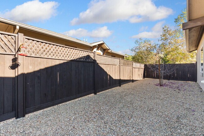 Building Photo - 1476 Sierry Peaks Dr