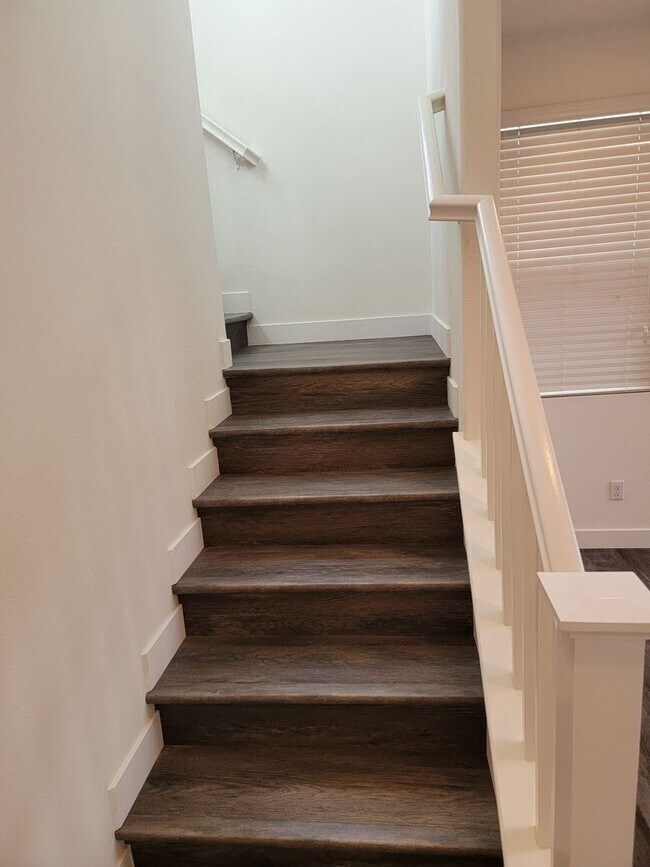 Building Photo - Georgous 4-bedroom, 3-bath detached condo ...