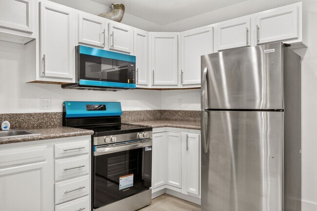 Building Photo - Fully Renovated 2 Bed, 2 Bath Home with Central A/C, Detached Garage & Brand-New Appliances.