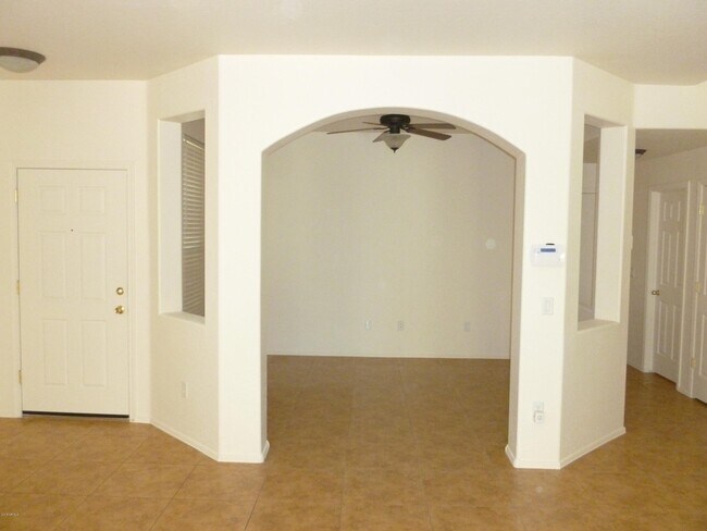 Building Photo - 13437 W Rhine Ln