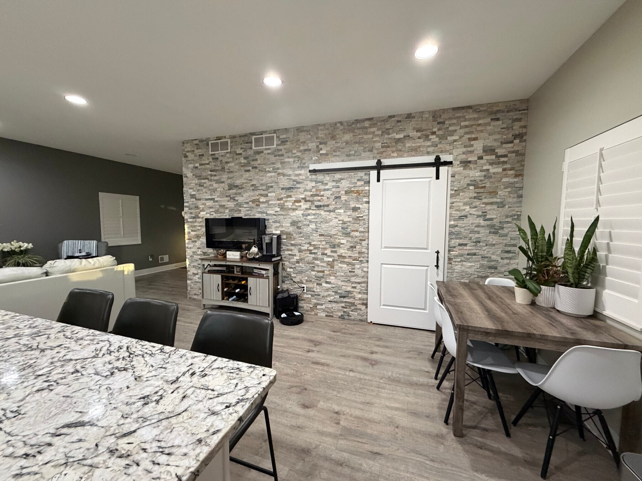 Building Photo - 3007 Ledgestone Pl NE
