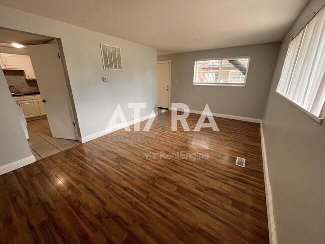 Building Photo - 942 N Cornell St