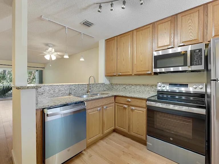 Building Photo - 98202 Windward Ave