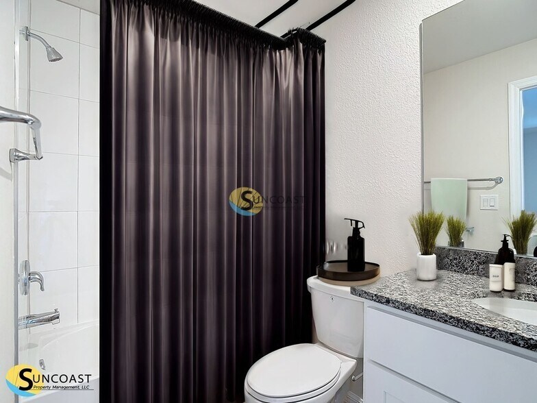 Building Photo - 5994 E Willow St