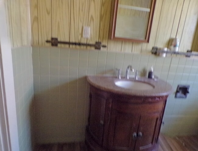 Building Photo - 756 S Pkwy E