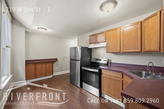 Building Photo - 219 W 5th St