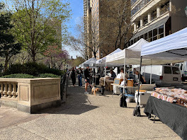 5 min walk to Rittenhouse Square - 2020 Walnut St
