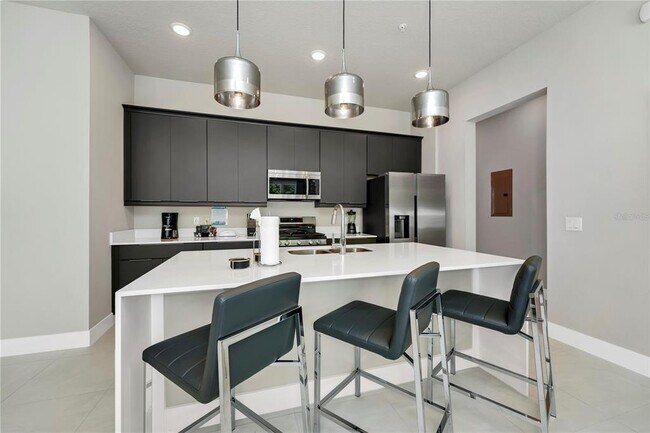 Building Photo - 7740 Sandy Ridge Dr