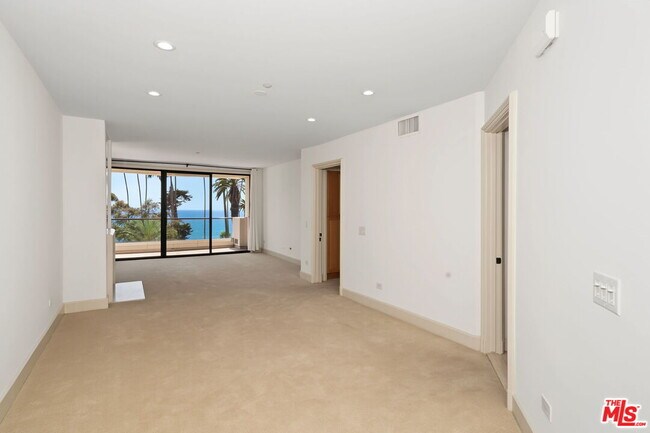 Building Photo - 701 Ocean Ave