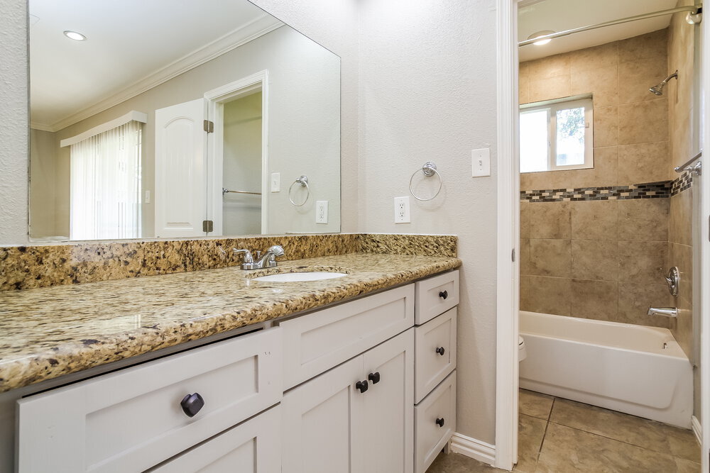 Building Photo - 10806 Clear Fork Dr