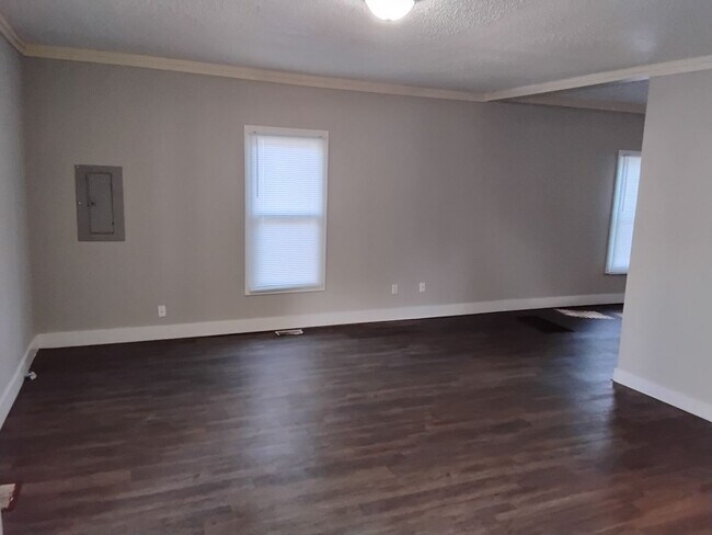 Building Photo - Charming 3-Bedroom Home Near the Park – Pe...