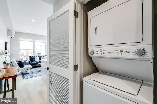 Building Photo - 1533 Ridge Ave