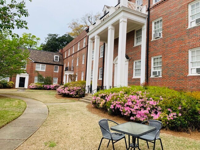 Courtyard - 2850 Fairway Dr