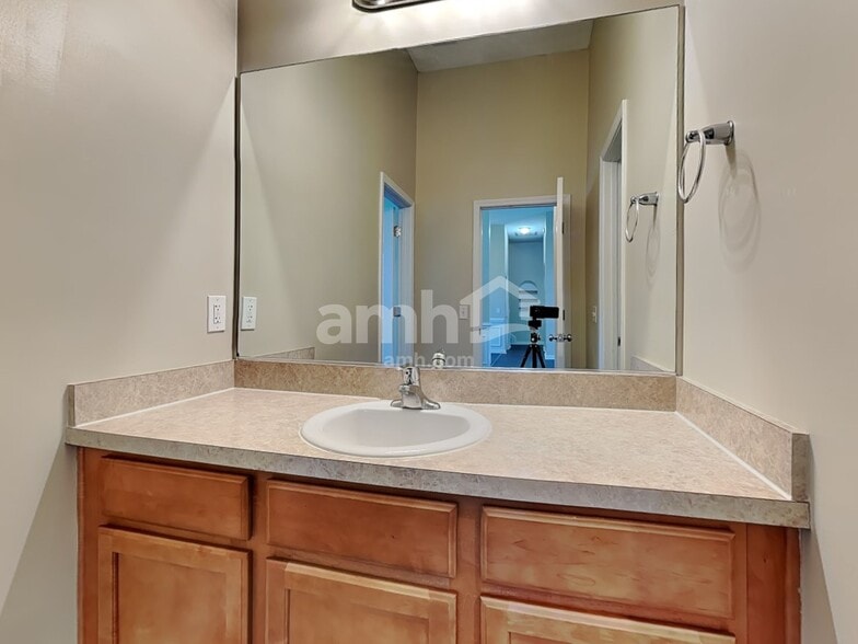 Building Photo - 822 Granite Ln