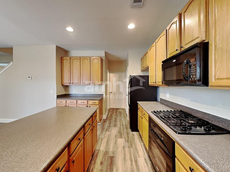 Building Photo - 2774 Jordan Ln