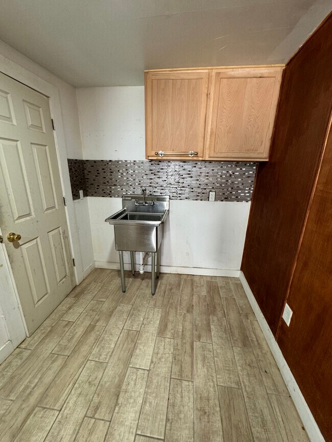 Building Photo - 243 Adams St