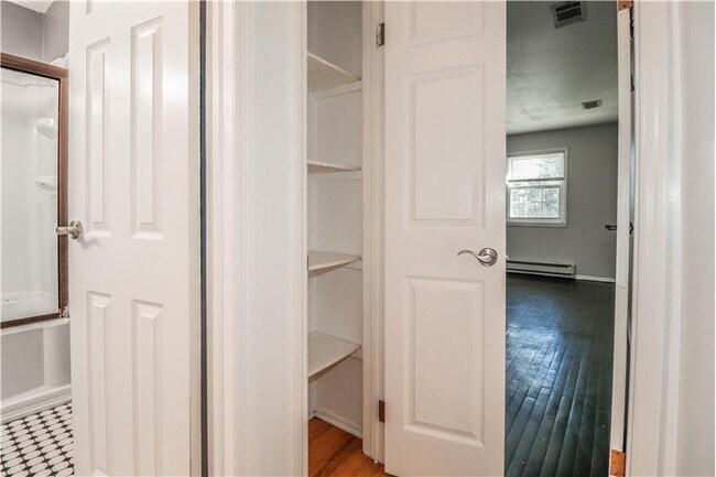 Building Photo - 18 College Dr