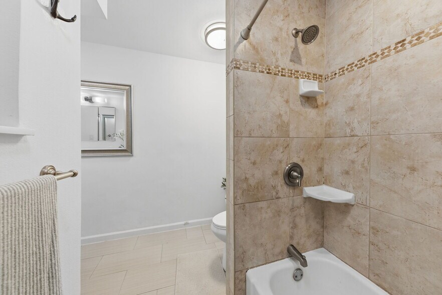 Building Photo - 5057 Les Chateaux Dr