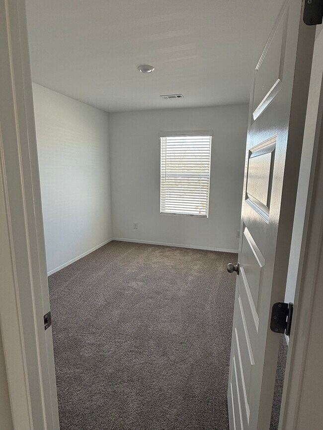 Building Photo - 6805 SW Dignity Ave