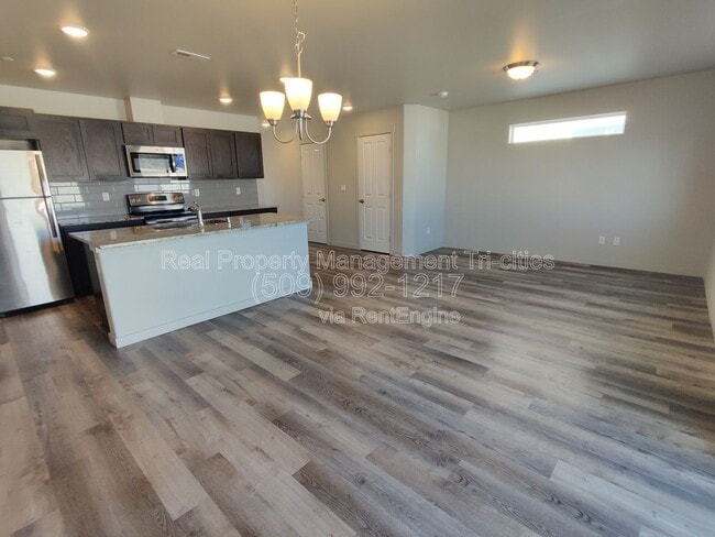 Building Photo - 5748 W Albany Pl