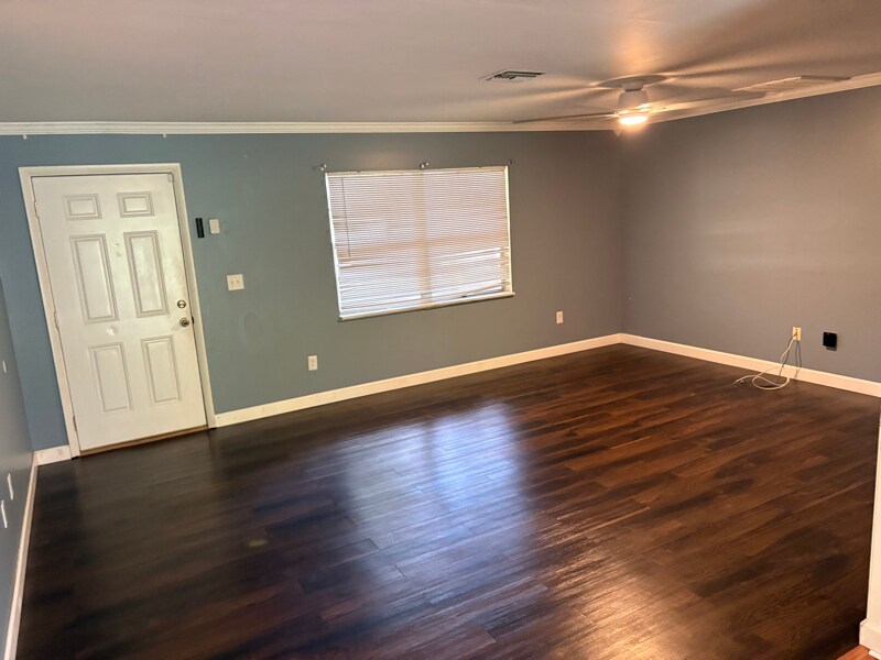 Building Photo - 5325 Lake Haven Blvd