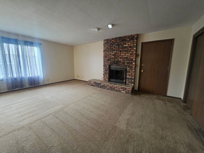 Building Photo - 1008 Bridgit Ct SE