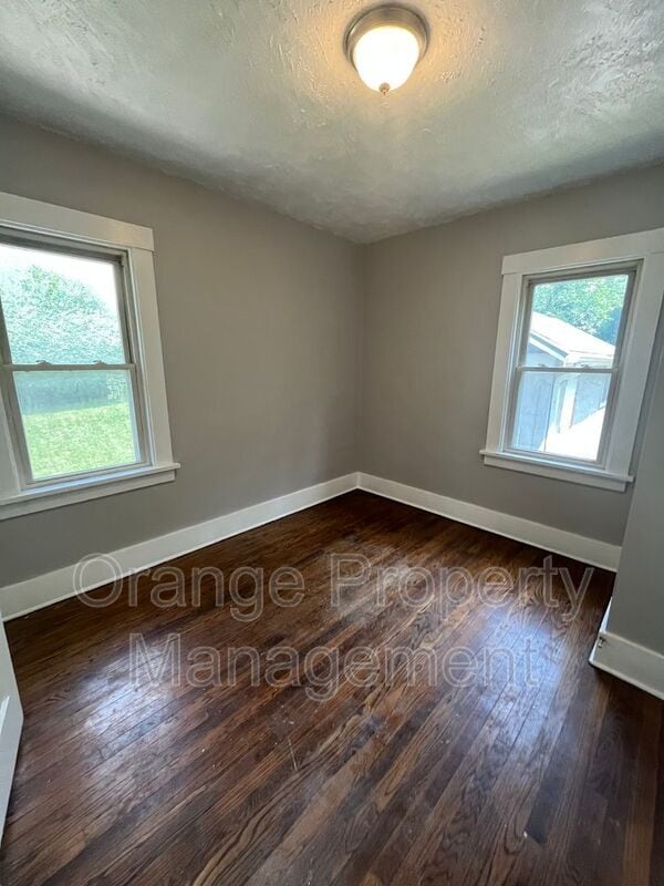 Building Photo - 5723 N 33rd Ave
