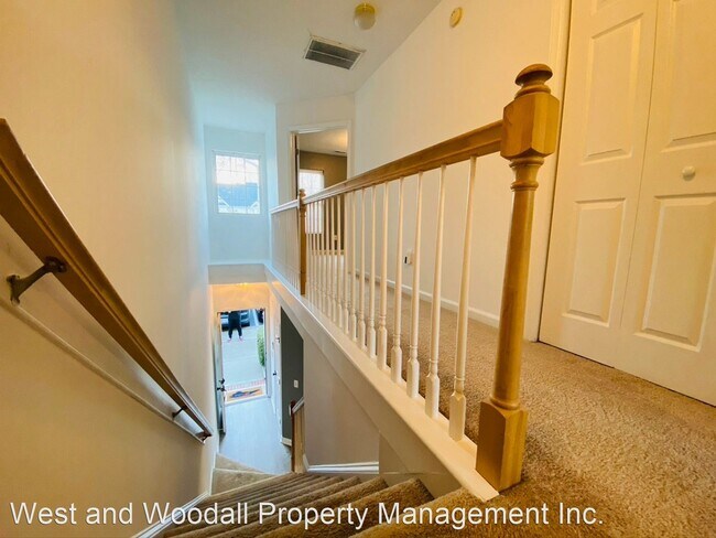 Building Photo - 2 br, 1.5 bath House - 17 Moorefield Court