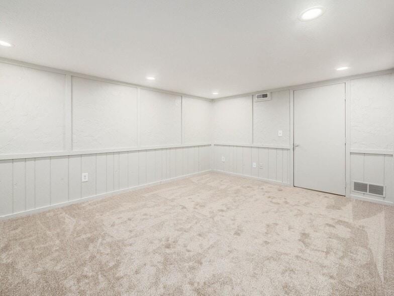 Building Photo - 7754 Deercrest Ct