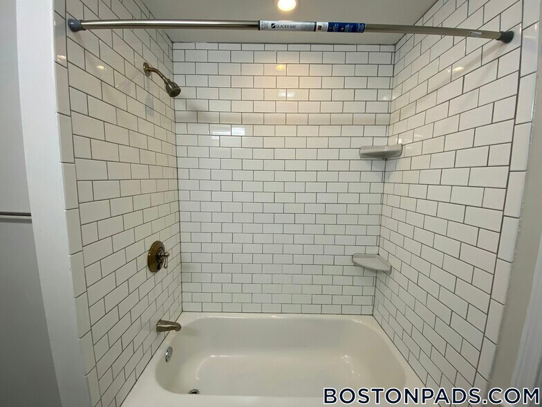 Building Photo - 33 Rockland St