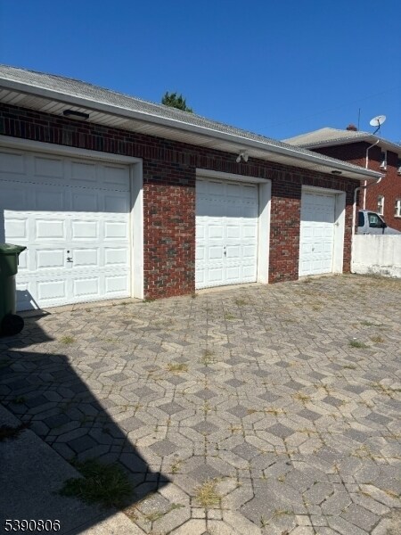 Building Photo - 939 Meacham Ave